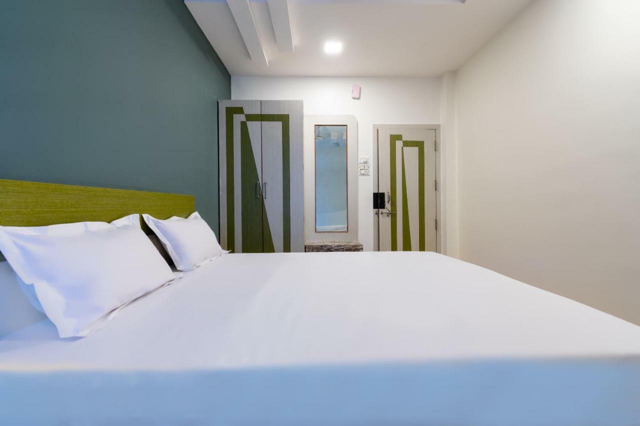 Spot On 42793 Hotel Gurukrupa Ширди Экстерьер фото