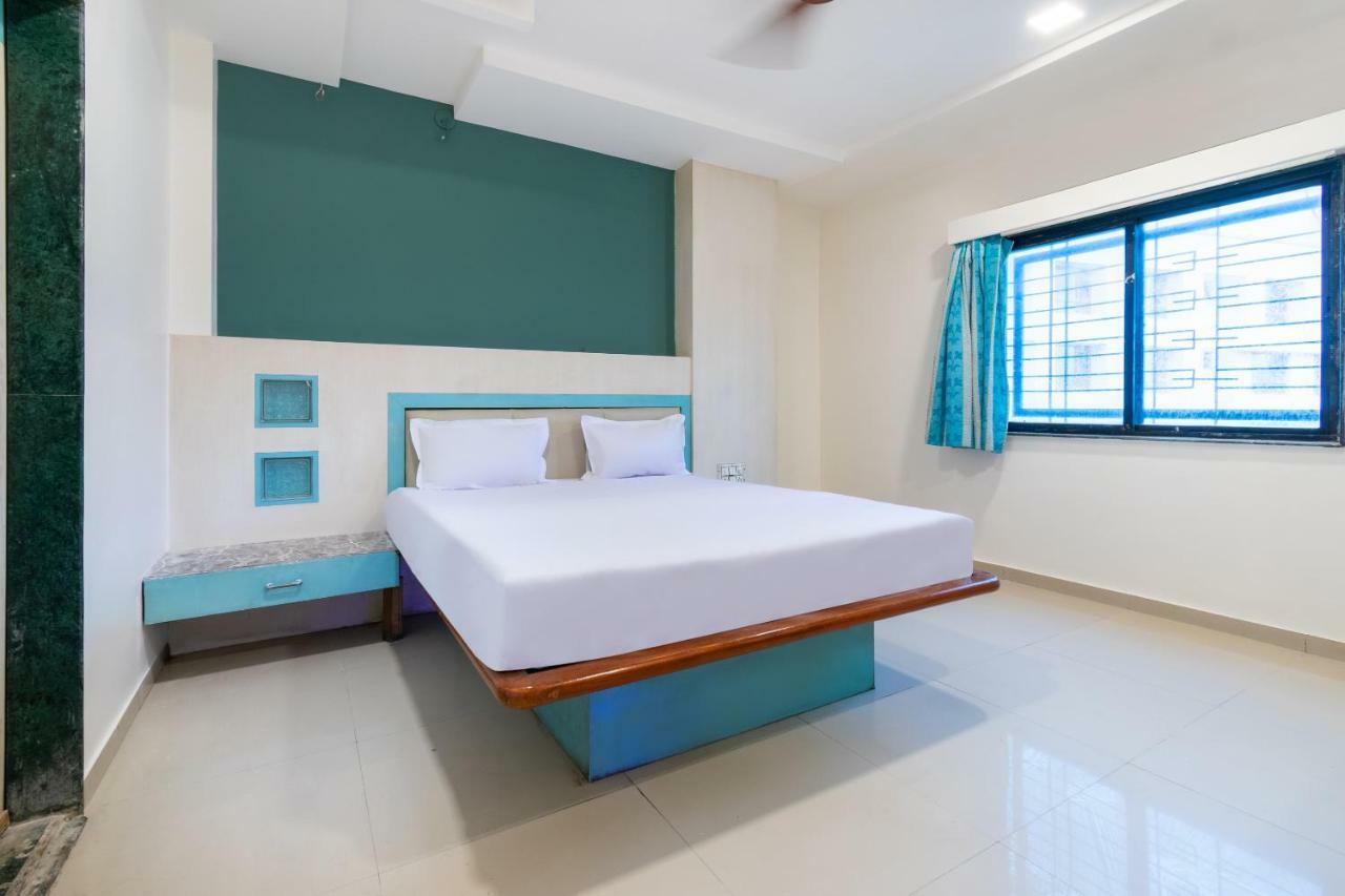 Spot On 42793 Hotel Gurukrupa Ширди Экстерьер фото