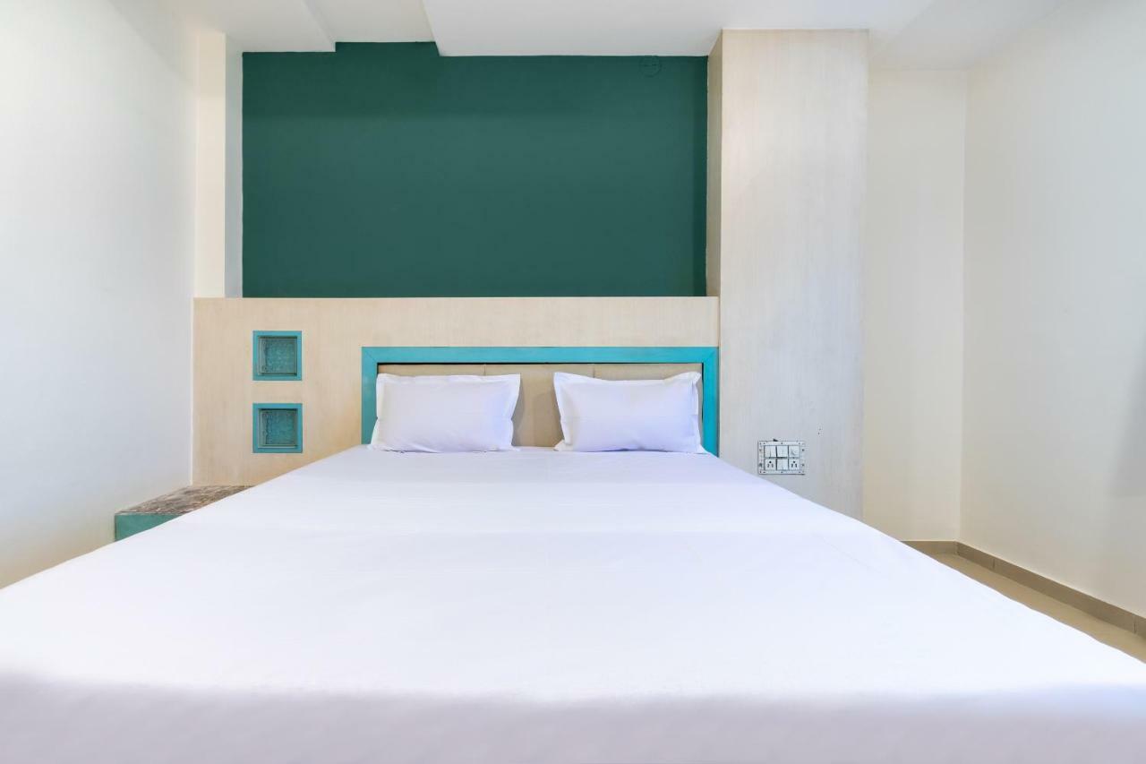 Spot On 42793 Hotel Gurukrupa Ширди Экстерьер фото