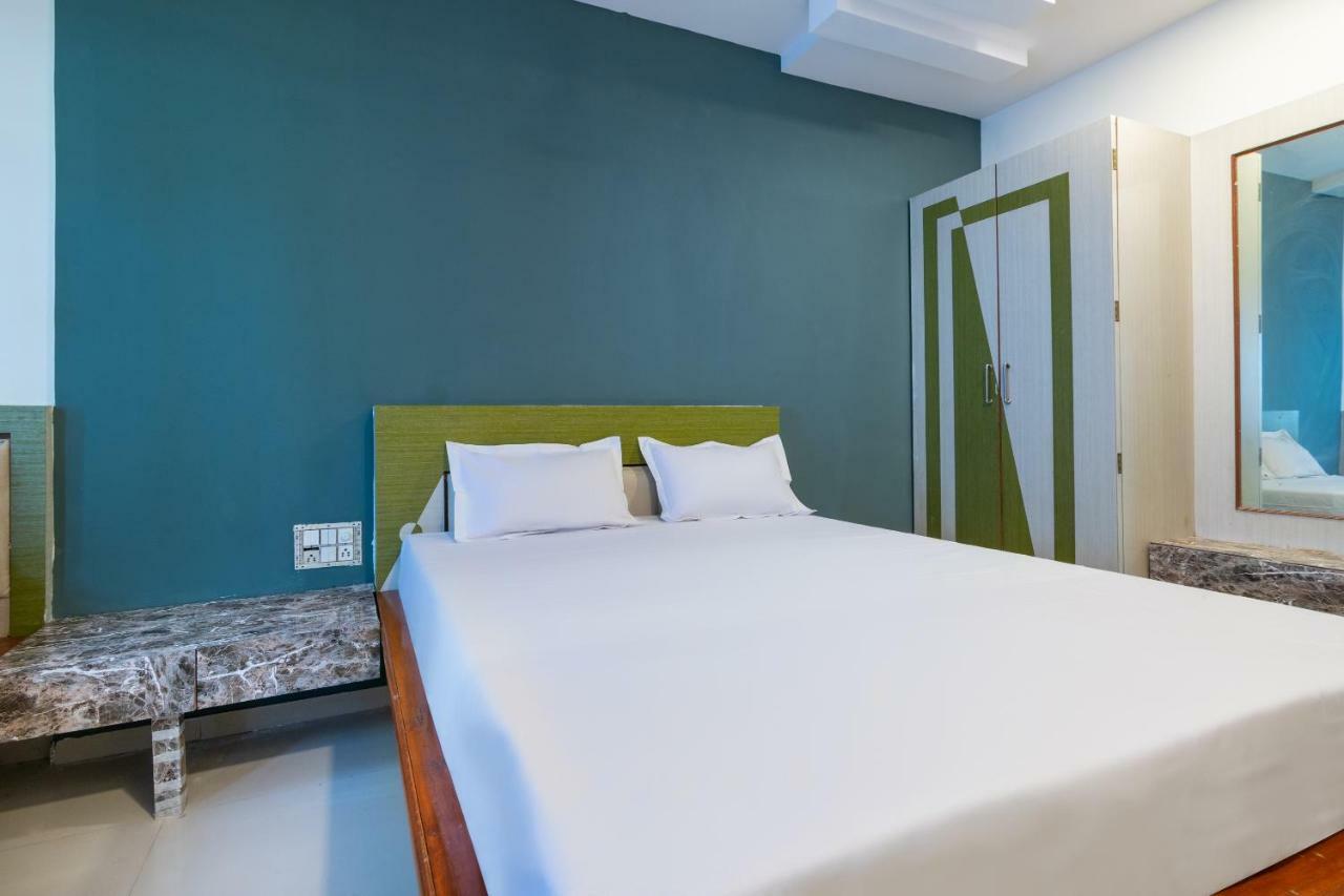 Spot On 42793 Hotel Gurukrupa Ширди Экстерьер фото